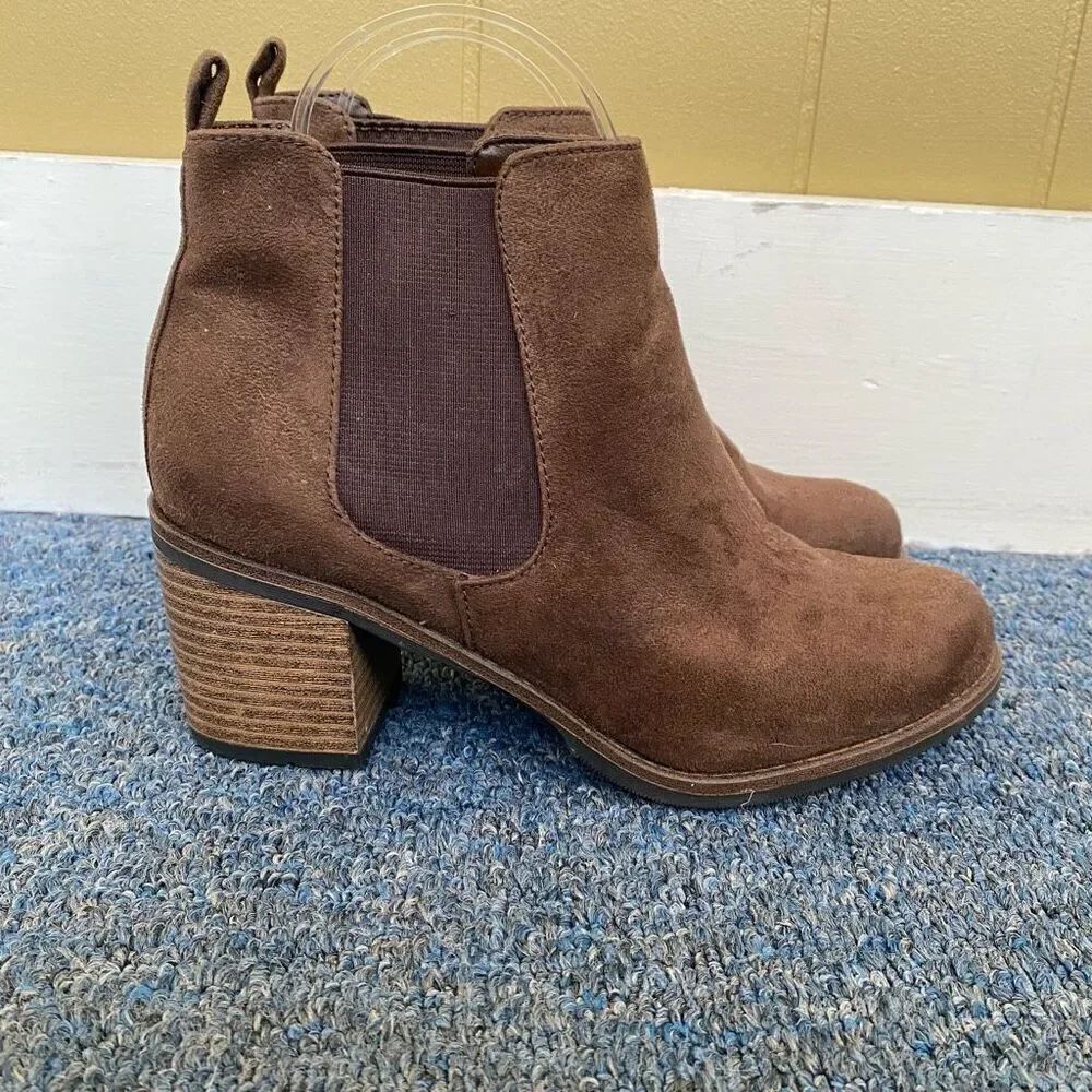 White Mountain women 6.5 pull on heeled ankle booties brown